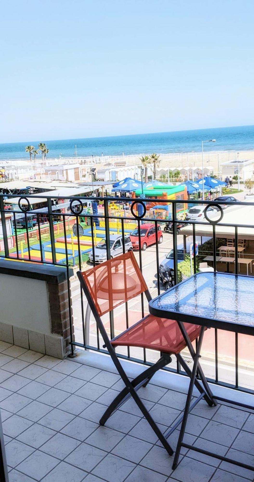 Appartamento A Riccione Con Balconcino Vista Mare Exterior foto